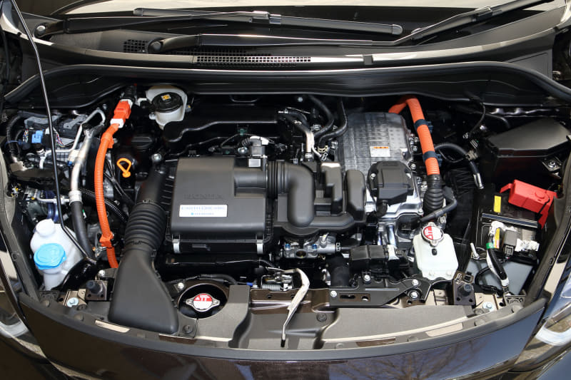 e：HEVは、エンジンの最高出力が98PS/5600-6400rpm、最大トルクが127Nm/4500-5000rpm。モーターは最高出力109PS/3500-8000rpm、最大トルク253Nm/0-3000rpm