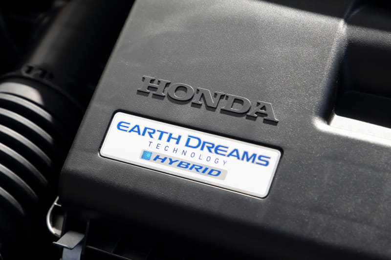 e：HEVは、エンジンの最高出力が98PS/5600-6400rpm、最大トルクが127Nm/4500-5000rpm。モーターは最高出力109PS/3500-8000rpm、最大トルク253Nm/0-3000rpm