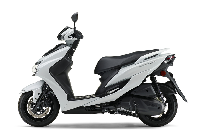 新色のブルーイッシュホワイトカクテル 1