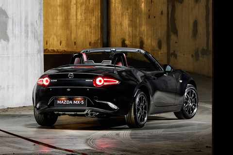 マツダ、「MX-5 Eunos Edition」フランスで110台限定発売 - Car Watch