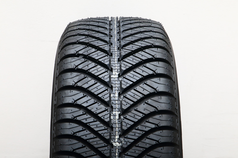 乗用車用のオールシーズンタイヤ「Vector 4 Seasons Hybrid（ベクター フォー シーズンズ ハイブリッド）」