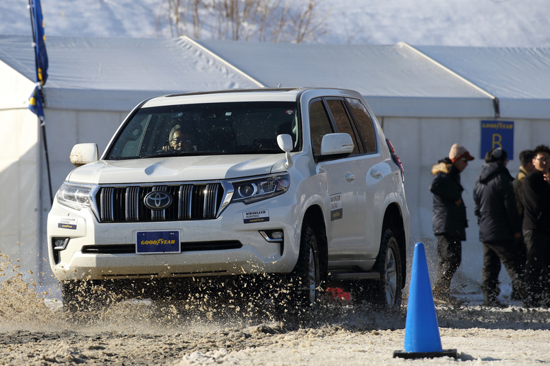 ラングラー デュラトラックを装着するランドクルーザー プラドにも試乗した