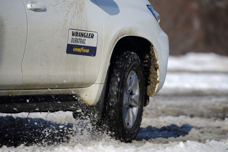 ラングラー デュラトラックを装着するランドクルーザー プラドにも試乗した