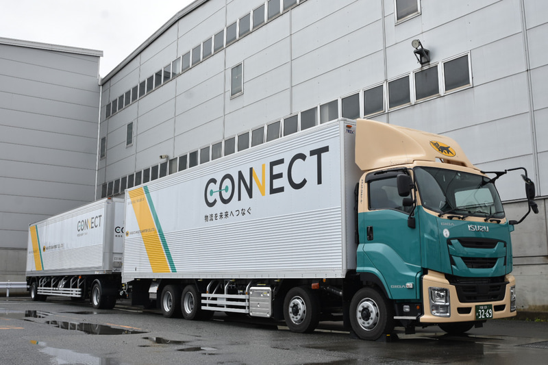 ヤマト運輸のダブル連結トラック「スーパーフルトレーラSF25」