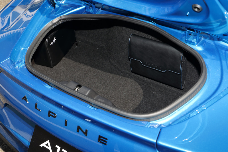 フロントラゲッジルームは100L、リアラゲッジルームは95L。これはA110もA110Sも同じ容量となる。画像はA110S