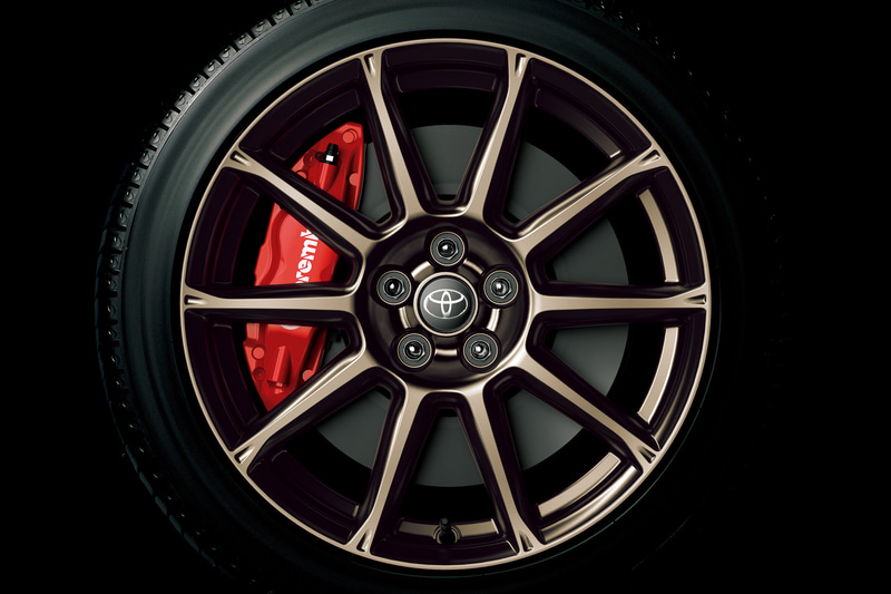 軽量・高剛性な鋳造17インチ専用アルミホイール