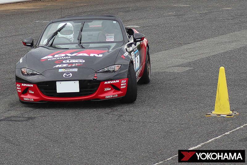 全日本ジムカーナ選手権 P-1クラスに参戦する斉藤邦夫選手の「ADVAN ロードスター」