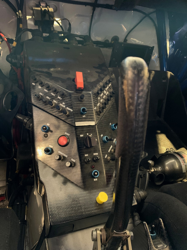 2007年仕様と思われるセンターコンソールとサイドブレーキレバー