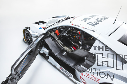 レッドブル、SUPER GTに参戦する「白いレッドブルNSX」をお披露目