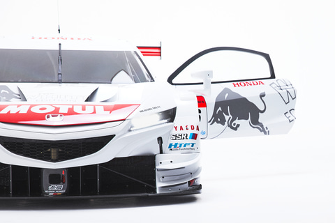 レッドブル、SUPER GTに参戦する「白いレッドブルNSX」をお披露目