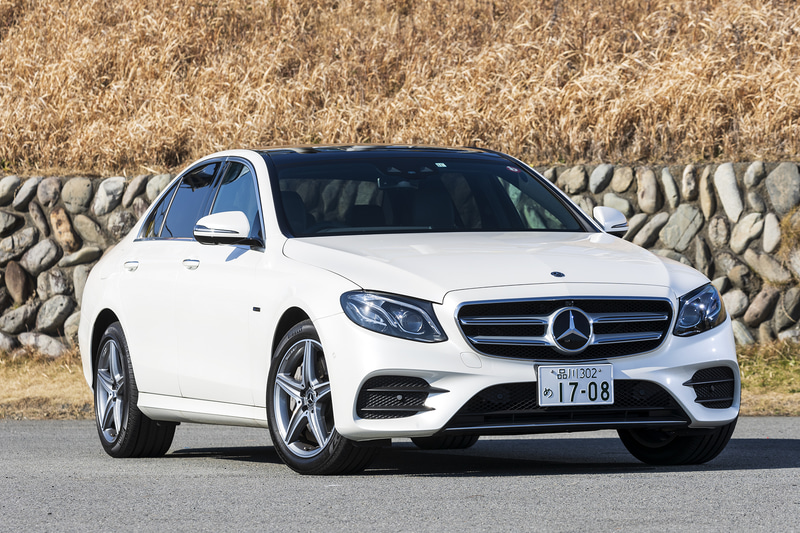 日本初となるクリーンディーゼルとプラグインハイブリッドを組み合わせたパワートレーンを搭載する「E 350 de アバンギャルド スポーツ」。ボディサイズは4923×1852×1475mm（全長×全幅×全高）、ホイールベースは2939mm（数値はすべて欧州参考値）