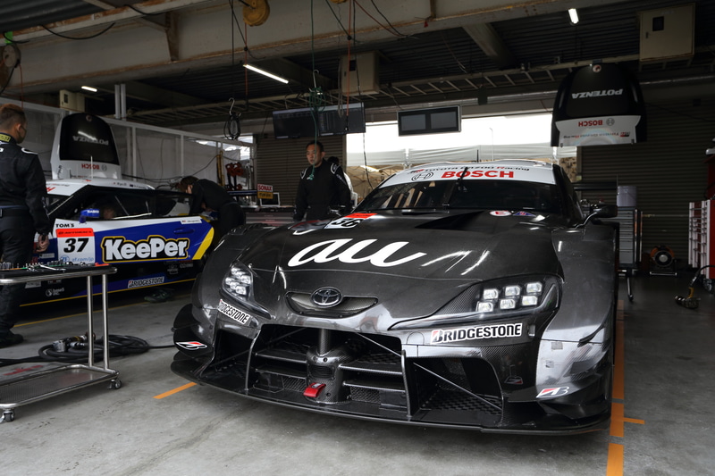 新型スープラ、36号車 au TOM'S GR Supra。フルカラーリングはまだのため、カーボン地が見える