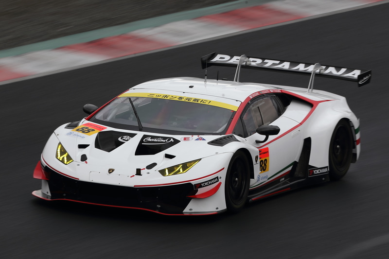 GT300クラスのトップは、88号車 JLOC LAMBORGHINI GT3