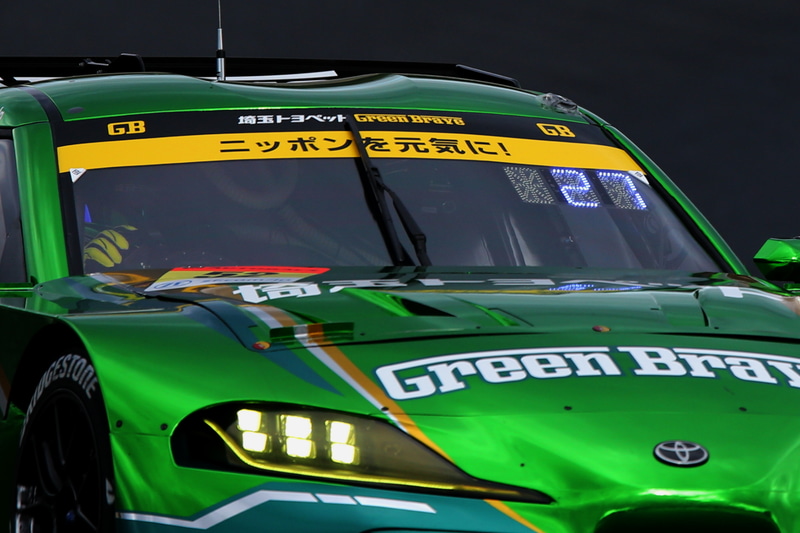 こちらは青く光るポジションディスプレイ。高輝度発光を前提としているためか、青と白の色の差が小さいかも