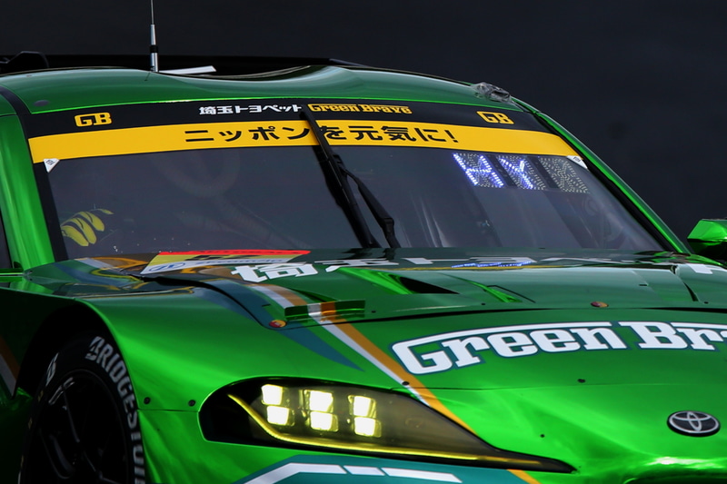 こちらは青く光るポジションディスプレイ。高輝度発光を前提としているためか、青と白の色の差が小さいかも