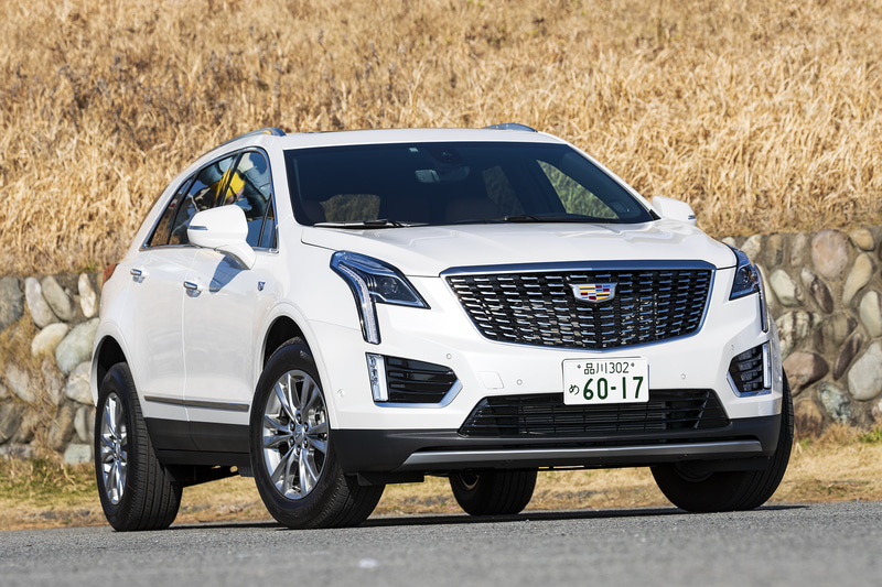 キャデラック「XT5」（650万円）。ボディサイズは4825×1915×1700mm（全長×全幅×全高）、ホイールベースは2860mm