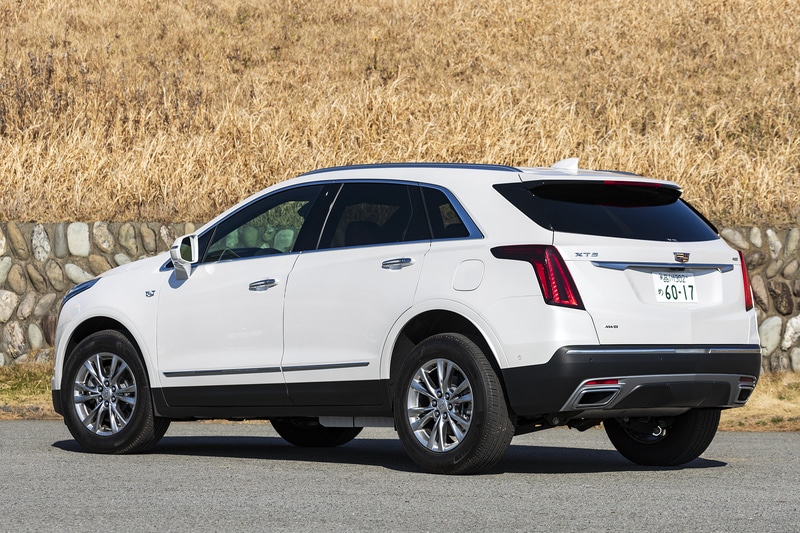 キャデラック「XT5」（650万円）。ボディサイズは4825×1915×1700mm（全長×全幅×全高）、ホイールベースは2860mm