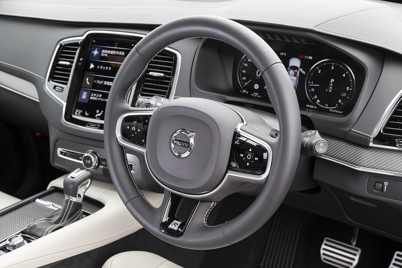 R-Design専用装備として、パドルシフトが採用される