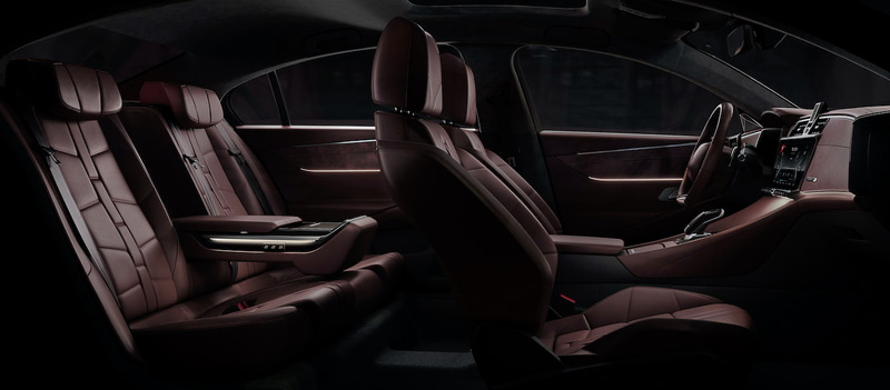 洗練されたデザインや素材を採用し、広々とした後席空間が用意されている