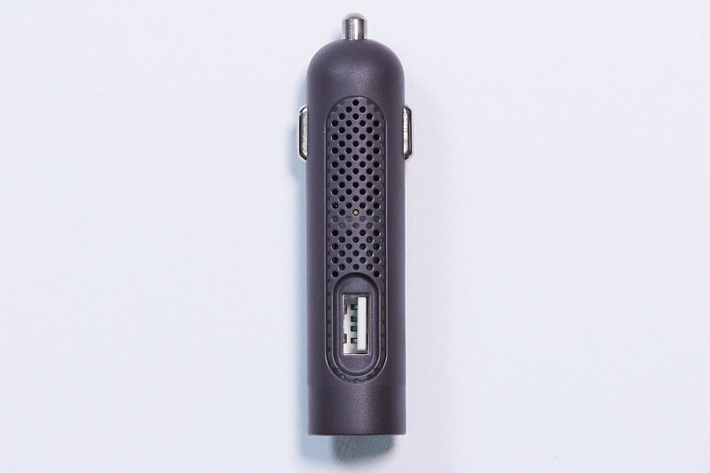 専用デバイスの「GOOD DRIVE デバイス」はアクセサリーソケットに挿して使う。USBポートも備えスマホの充電なども可能