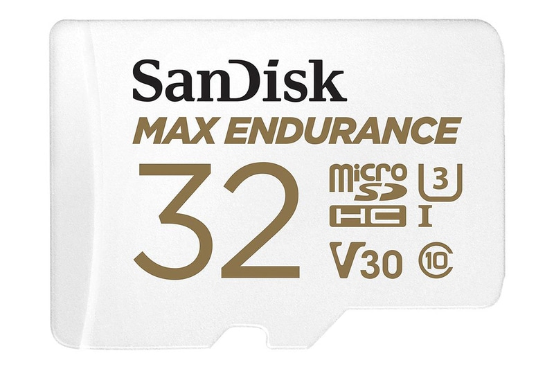 MAX ENDURANCE高耐久microSDカードでは32GB（左）、64GB（中央）、128GB（右）など4製品をラインアップ