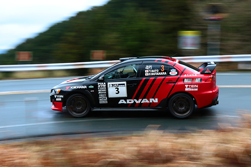 土曜日Leg1は3号車 奴田原文雄/佐藤忠宜組（ADVAN-PIAAランサー）が制した