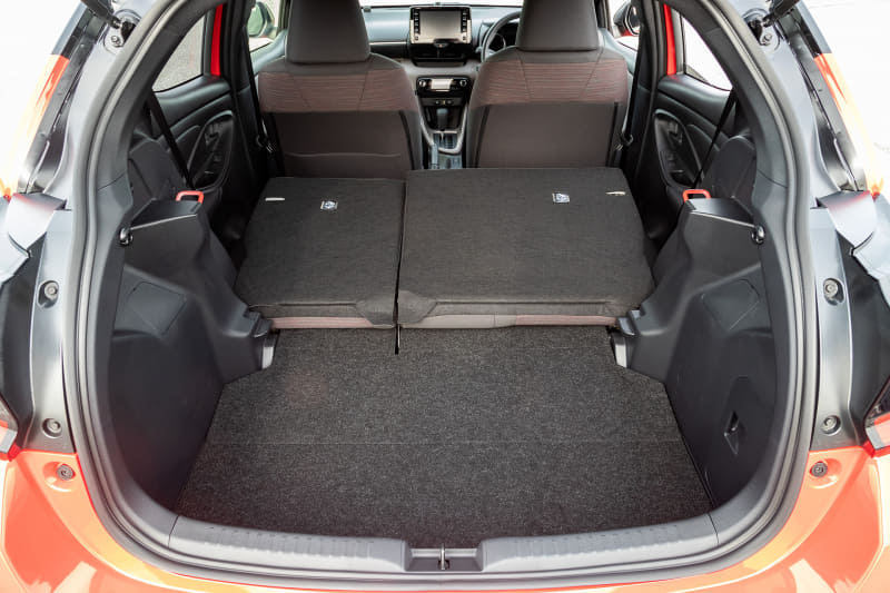 リアシートは全車6：4分割可倒式を採用