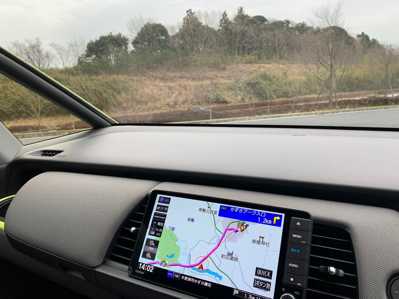 運転席からの左右の視界。開けてよく見える