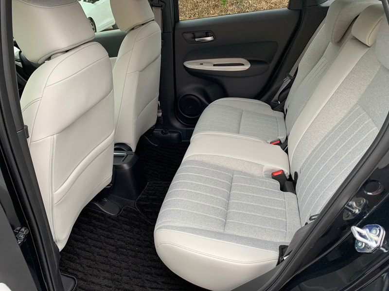 センタータンク方式で広いキャビン