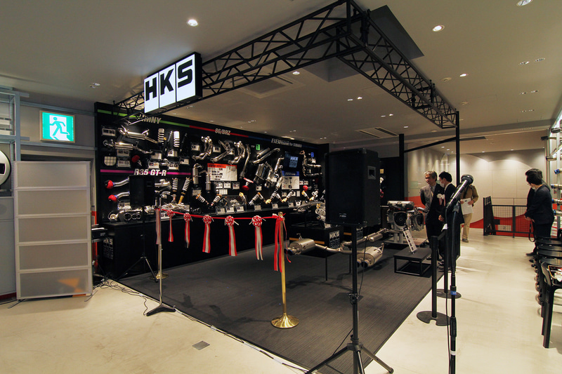 A PIT AUTOBACS SHINONOMEにエッチ・ケー・エスが運営を行なう「HKS GATE TOKYO BAY」がオープン