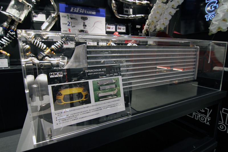スイフト スポーツ用の「INTERCOOLER KIT」（8万2500円）