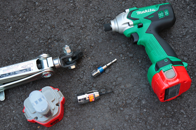 純正車載ジャッキ＋ジャッキヘルパー、ソケットアダプター、インパクトレンチ、予備バッテリー、19mmソケット