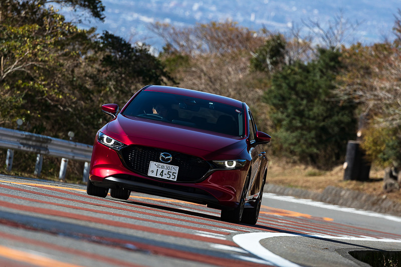 2019年11月の公道試乗ではMTの4WDモデルに試乗した