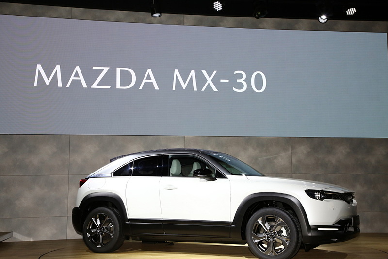 東京モーターショー2019で公開されたマツダ初の量産EV「MAZDA MX-30（エムエックス サーティ）」
