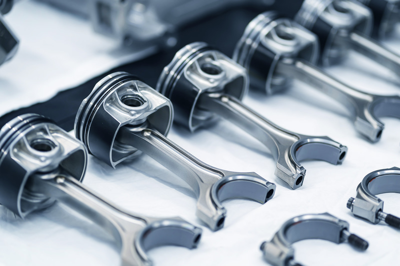 完全内製設計という新型エンジン。燃焼室も切削され高い精度であることが見受けられる