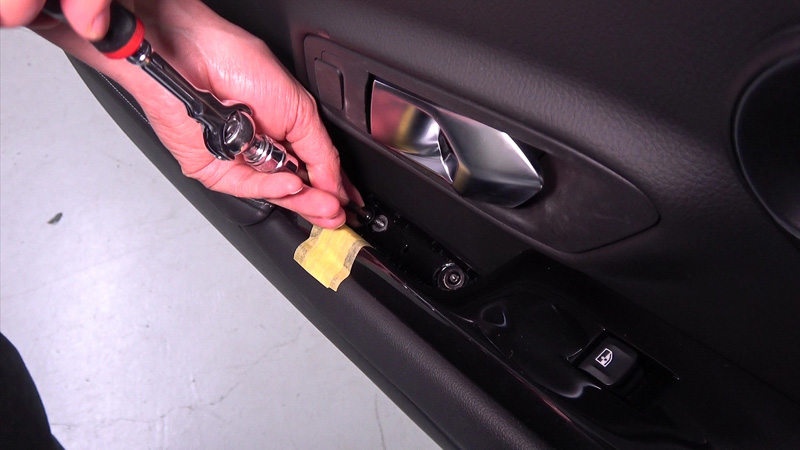 フロントドア内張りの取り外し方法