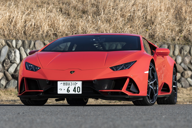 試乗車のオプションを含む価格は税別3572万2574円だった