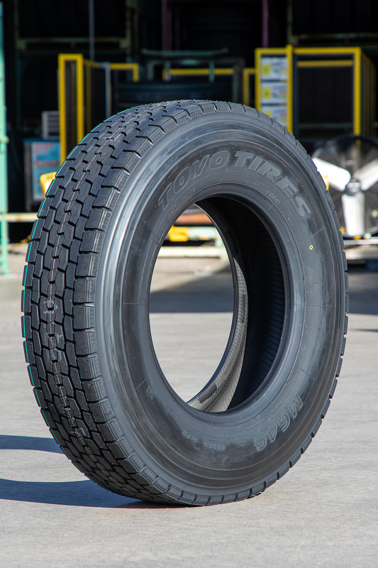 TOYO TIREが2020年3月から発売したトラック・バス用タイヤの「M646」。ドライからウエット路面まで幅広い条件下で安全に走ることができるオールウェザータイヤだ