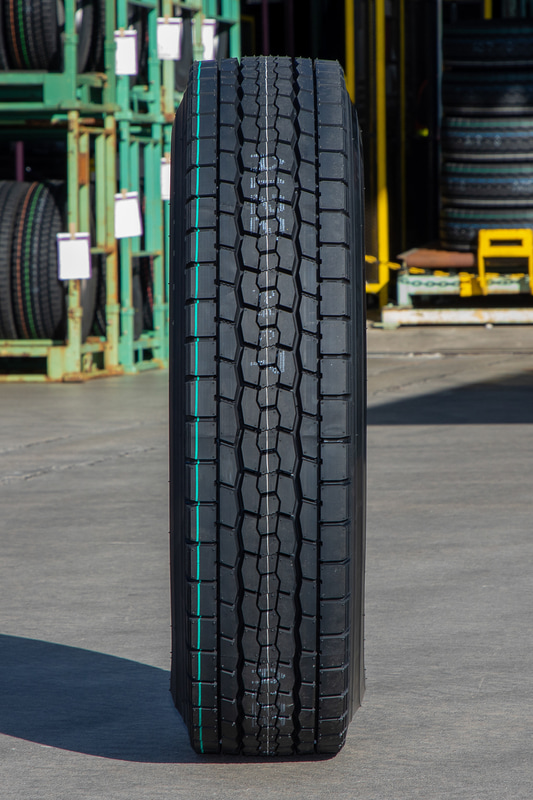 TOYO TIREが2020年3月から発売したトラック・バス用タイヤの「M646」。ドライからウエット路面まで幅広い条件下で安全に走ることができるオールウェザータイヤだ