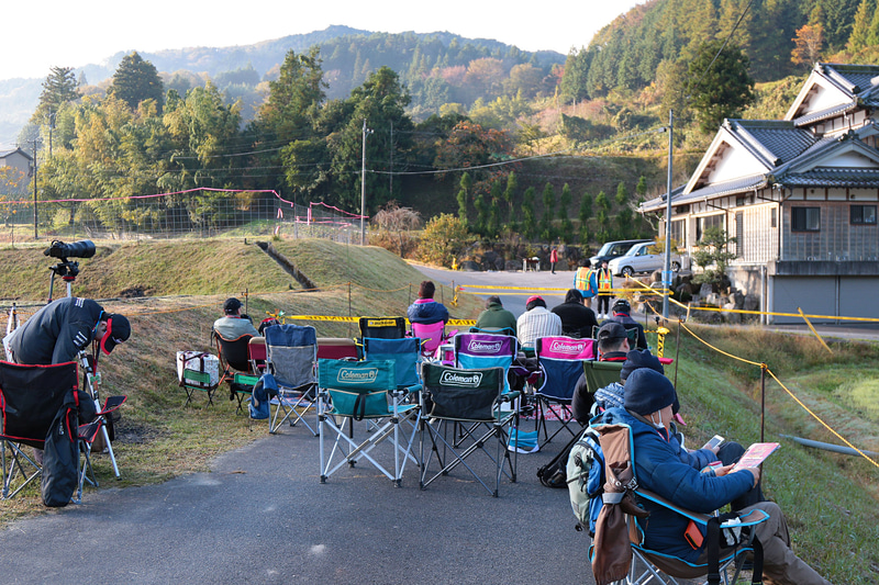 競技開始1時間半前。観戦ポイントには徐々にラリーファンが集まってきた