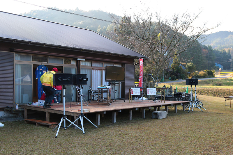 SSのコースのすぐそばにイベント会場が用意された