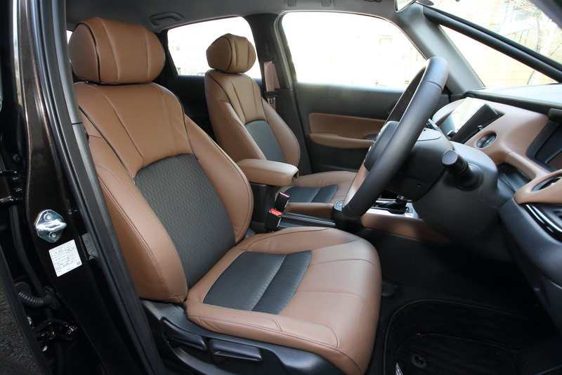 高級感もあり、落ち着いた内装のLUXE