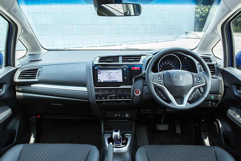 スポーティさを優先していた先代フィットのインテリア