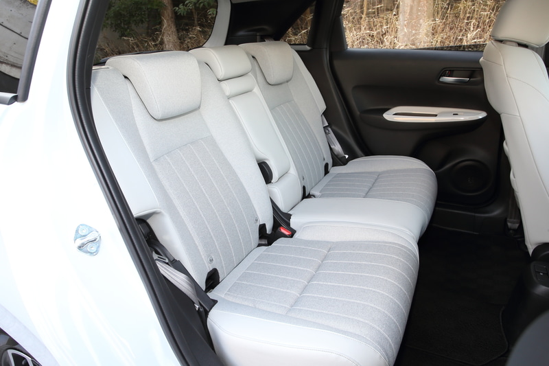 白い内装は、明るくて清潔感のあるアイランドキッチンを連想させてくれる