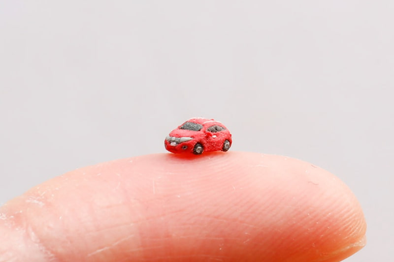 樹脂粘土の5mmのヴェゼル「そのクルマ、世界最小ヴェゼル。（5mm）」