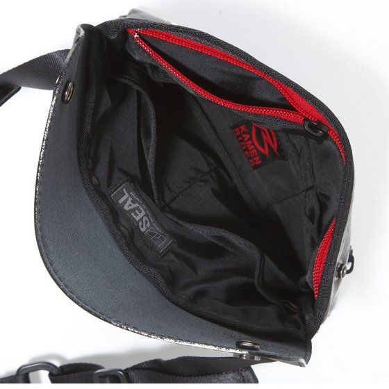 お札と小銭を一緒にお札入れに収納しても、小銭だけがお札入れをすり抜けてコイン入れに自動的に収納される仕組みになっている