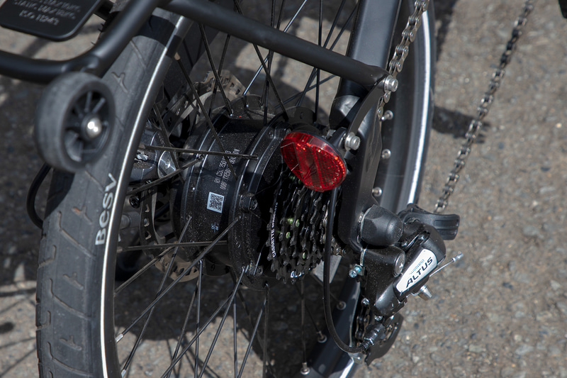 ドライブユニットはBESVオリジナル。ギヤはシマノ製の7速