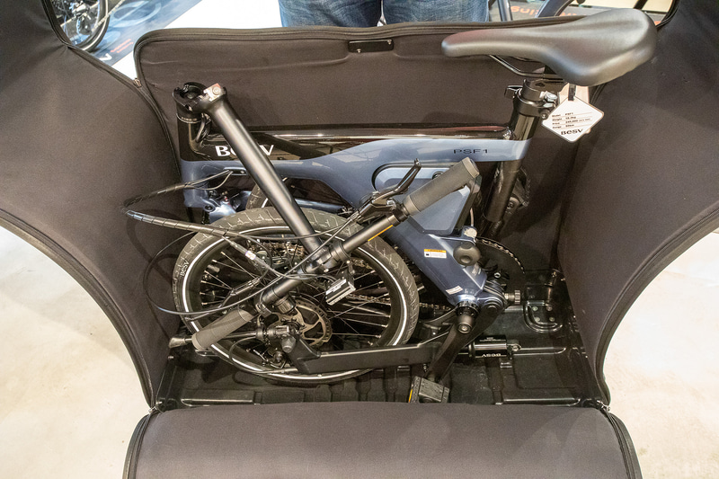 PSF1用のハードキャリーケースもあるのでN-VANに載せてみた。きれいに収まるので、他にも荷物を載せる場合はキャリーケースがあった方がいいかも