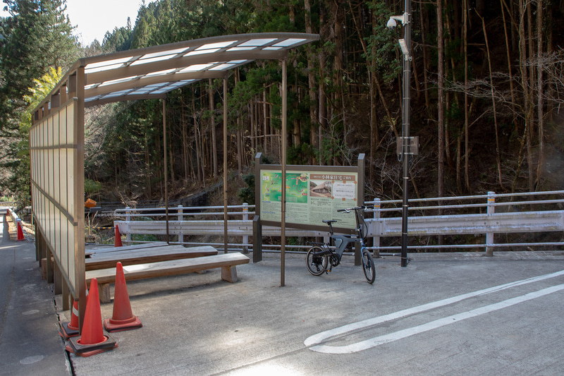 モノレール利用者向けの駐車場やきれいなトイレが設置してあるので休憩にピッタリ。きれいに使いたい