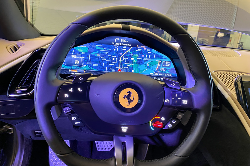 メーターパネルに16インチHDスクリーン、中央に8.4インチHDセンターディスプレイを装備